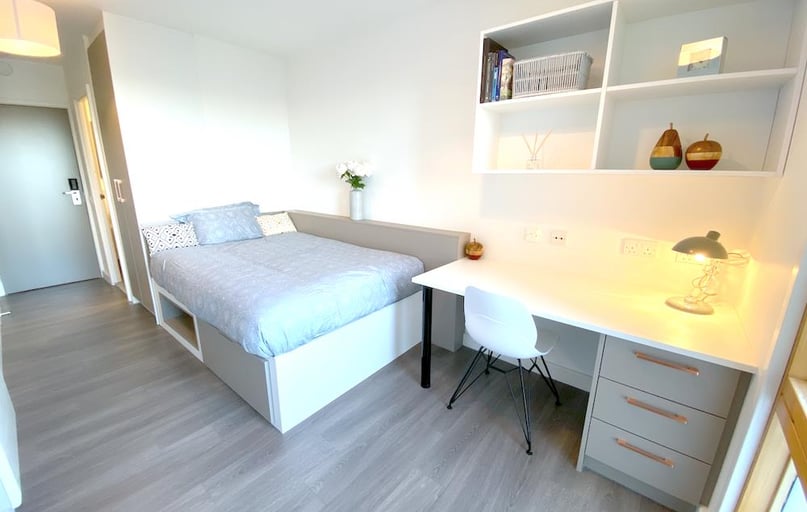 Green Lanes, Newington Green, London - Image 1